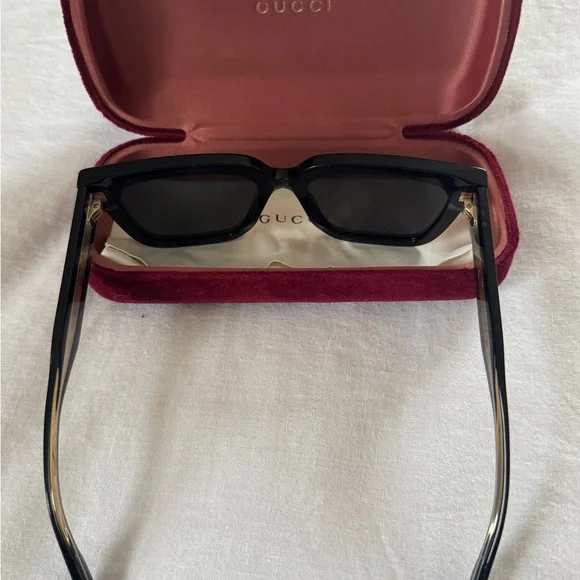 Gucci Black Sunglasses - Picture 4 of 4